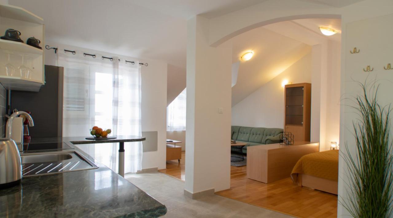 Mozart Apartments Baška Voda Esterno foto
