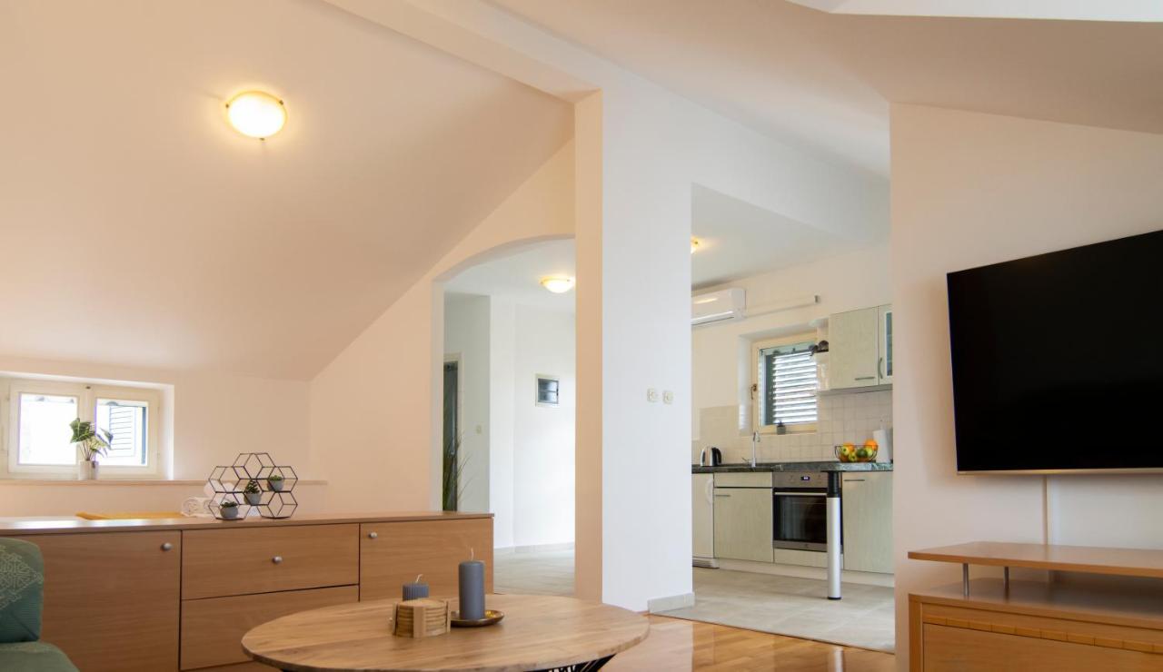 Mozart Apartments Baška Voda Esterno foto