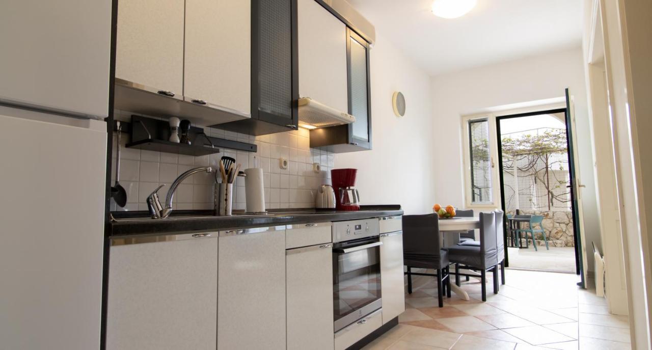 Mozart Apartments Baška Voda Esterno foto