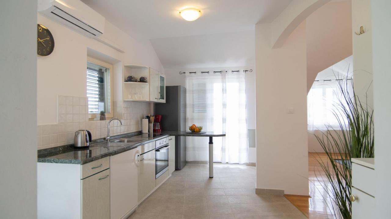 Mozart Apartments Baška Voda Esterno foto