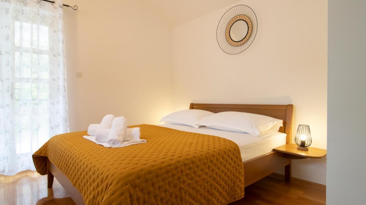 Mozart Apartments Baška Voda Esterno foto