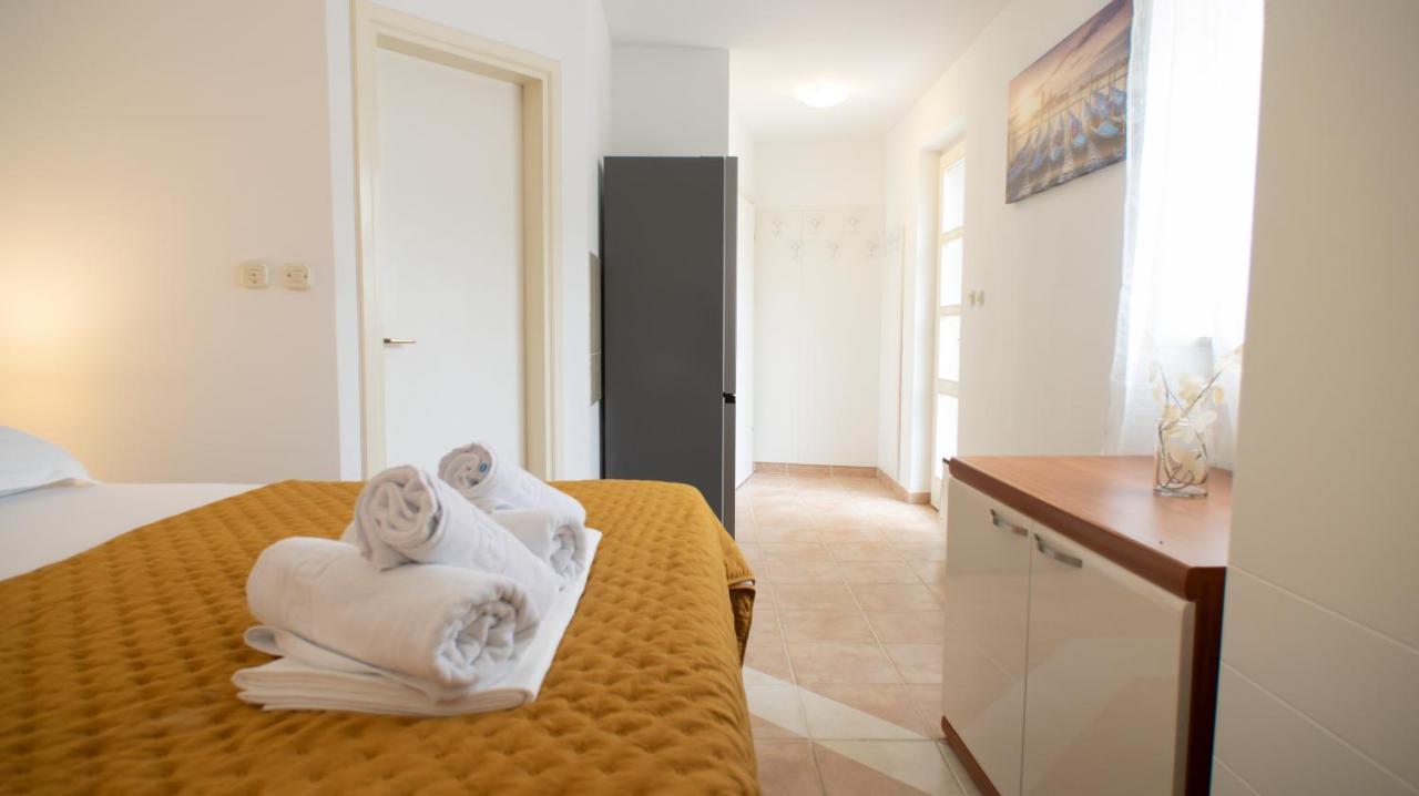 Mozart Apartments Baška Voda Esterno foto